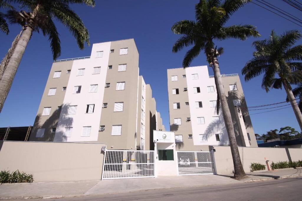 Apartamento Ubatuba - Ar Condicionado, Estacionamento, Elevador, Portaria 24H - Wifi Gratis! - Jardim Das Palmeiras Eksteriør billede